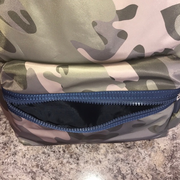 Tommy Hilfiger Camo Backpack - Picture 5 of 8